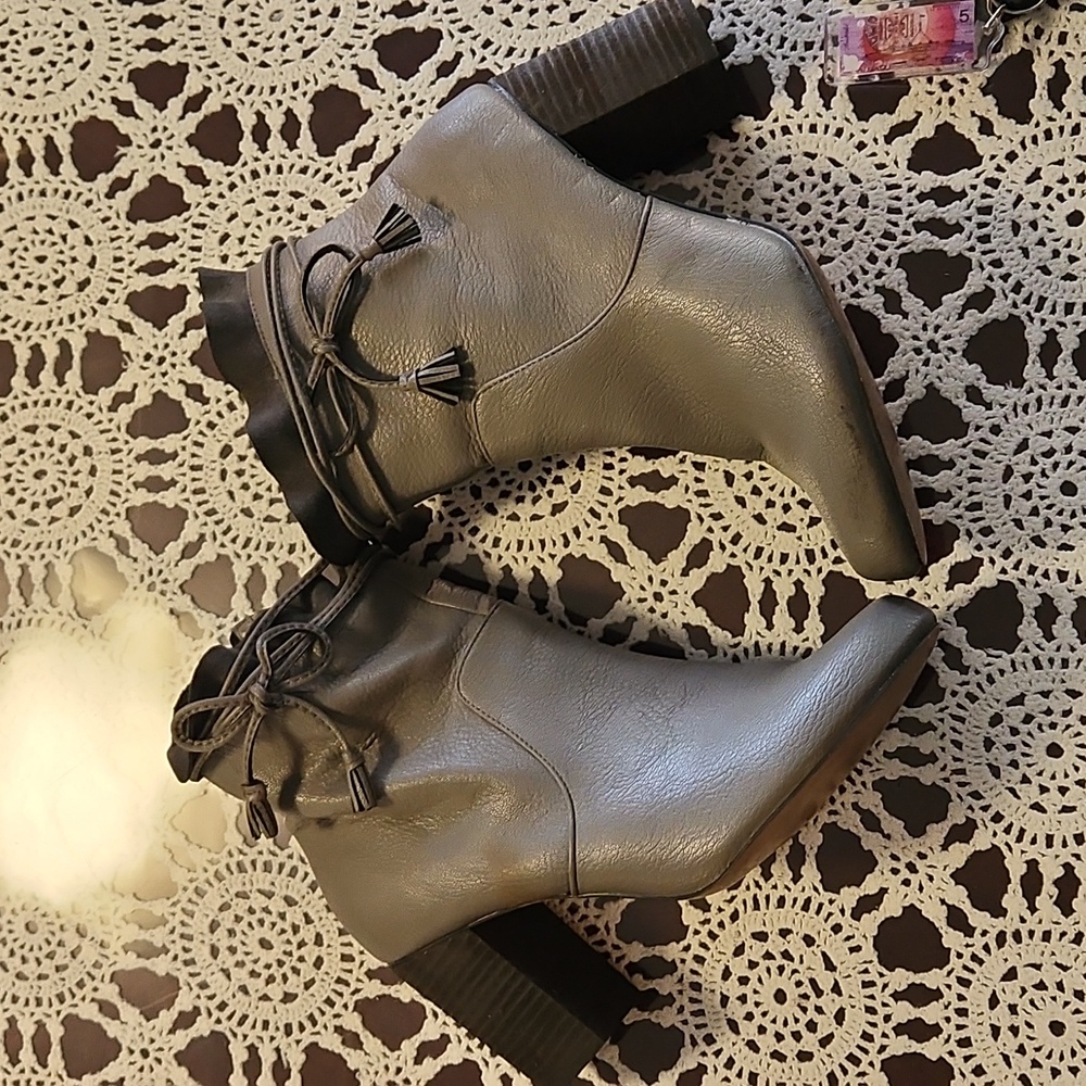 Conviction boots